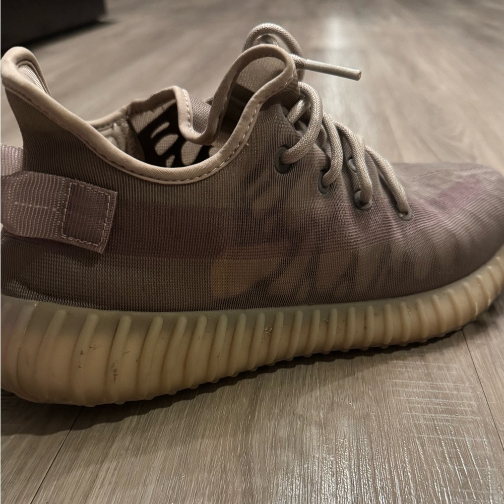 Men’s Yeezys - Picture 7 of 8